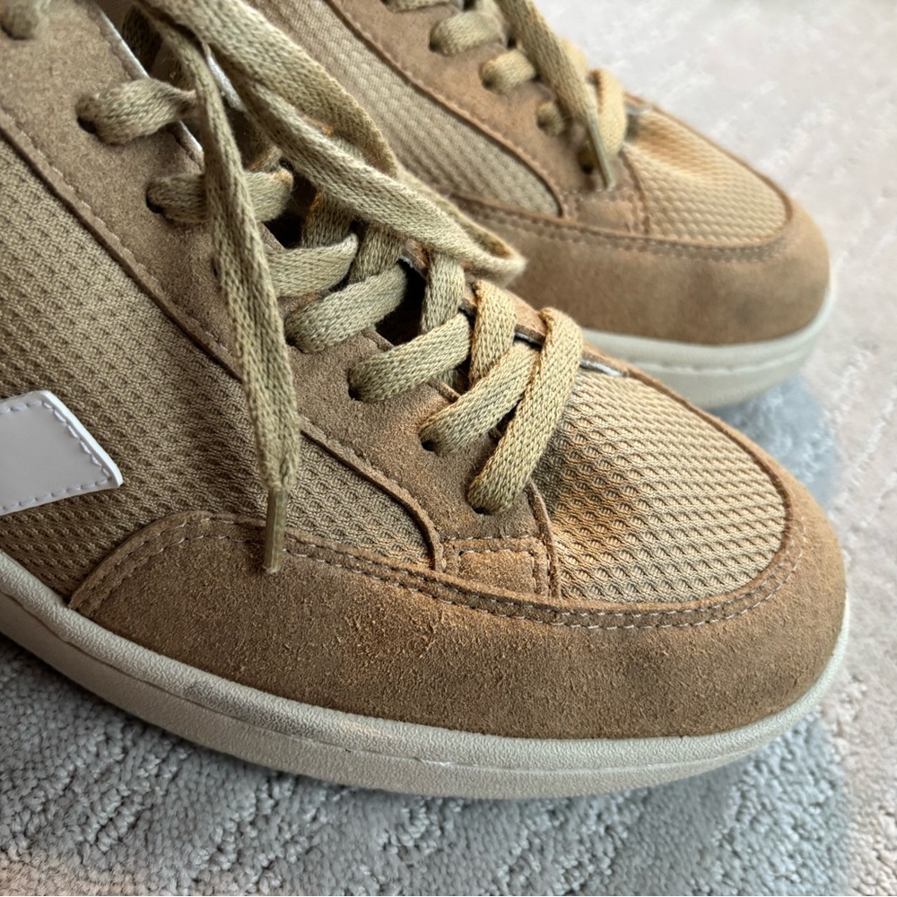 Veja Tan and White Men's Sneakers - Picture 6 of 16